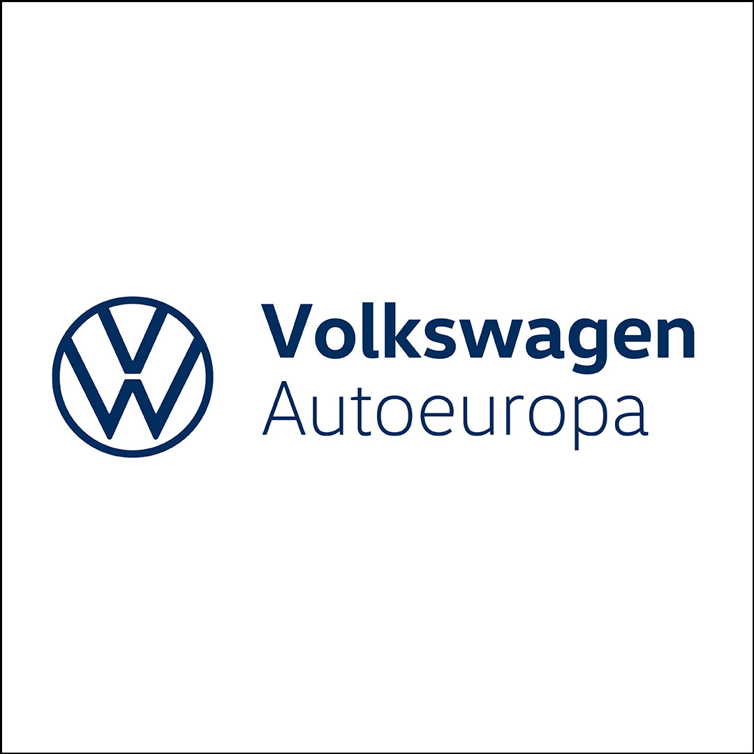 Logo Volkswagen mit der Schrift rechts daneben: Volkswagen Autoeuropa, auf weißem Hintergrund